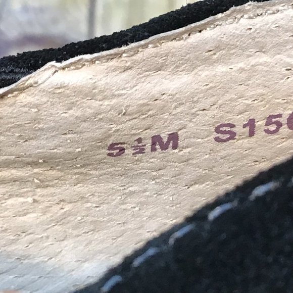 Soft Walk Women's Black Suede Elastic Slip On Closed Toe Comfort Flats Size 5.5 - Picture 8 of 9